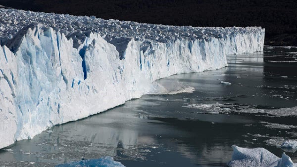 Los glaciares tienen menos agua de lo que se pensaban los científicos, según estudio Los glaciares tienen menos agua de lo que se pensaban los científicos, según estudio