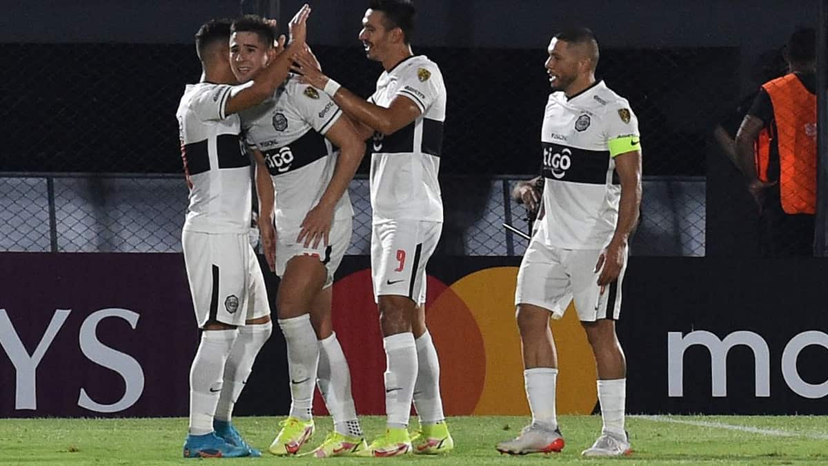 Olimpia venció a Nacional en la Copa Libertadores