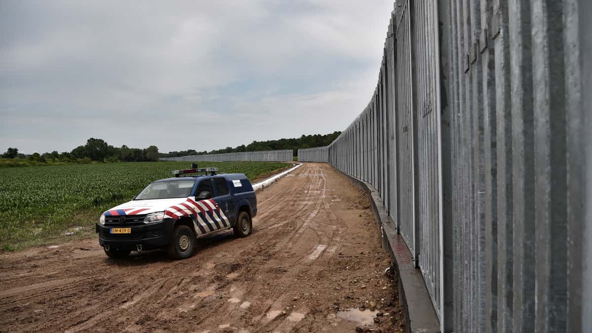 Grecia refuerza efectivos en la frontera con Turquía por migrantes