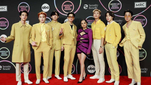 ¡Están de regreso! El popular grupo de K-Pop BTS vuelve a los escenarios tras la pandemia