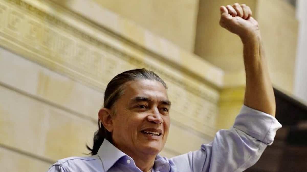 Gustavo Bolívar anuncia que abandonará el país