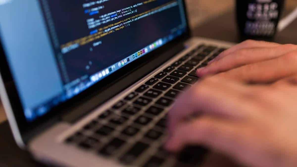 Investigan hackeo a los sistemas internos de la Aerocivil