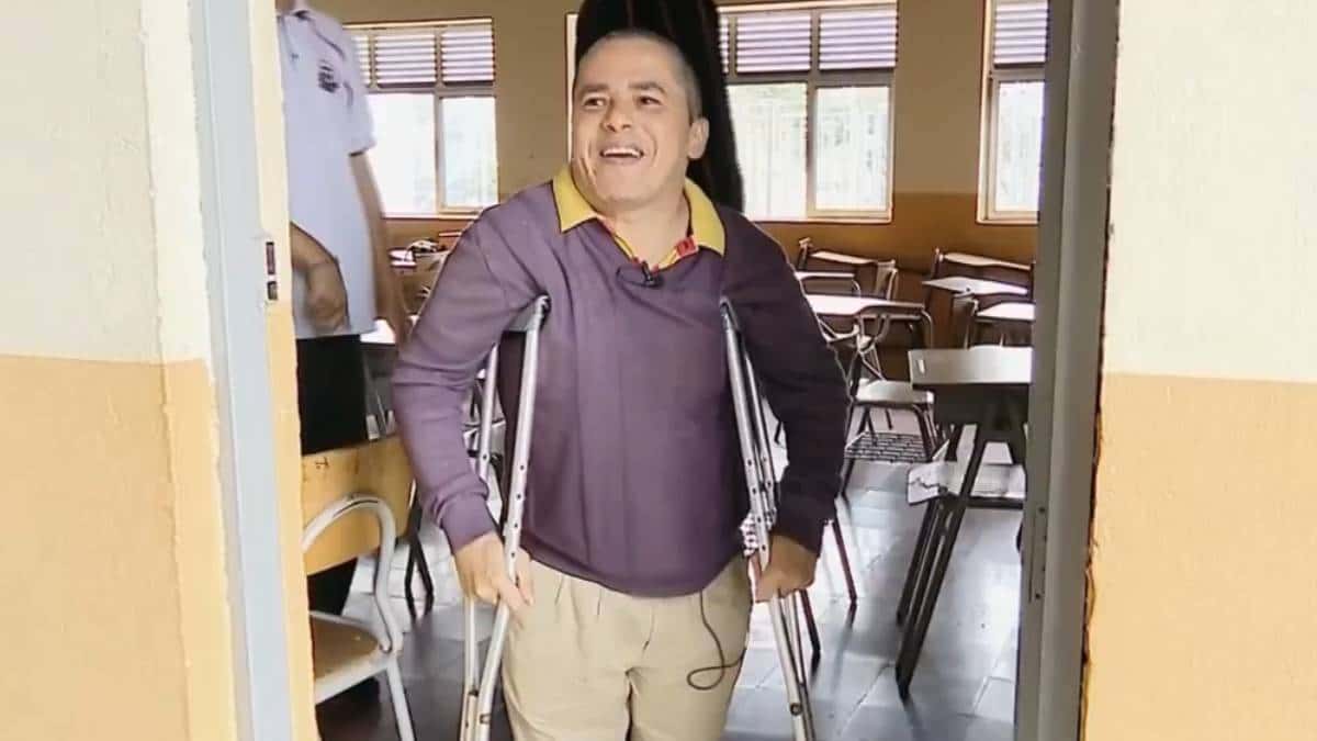 El profesor que no se rinde ante su movilidad reducida