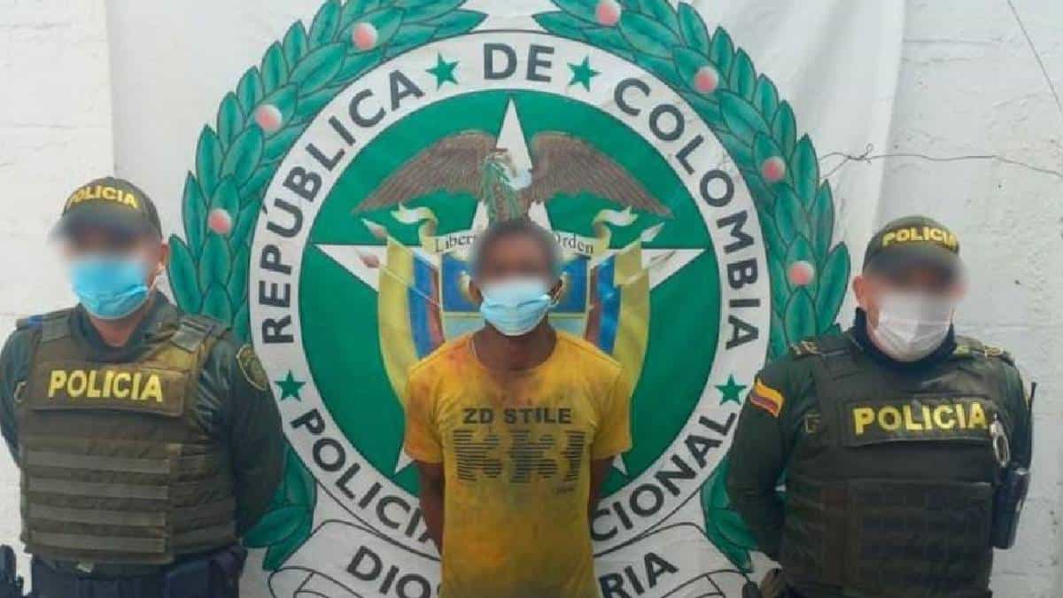 Hombre habría lesionado a menor tras provocar incendio