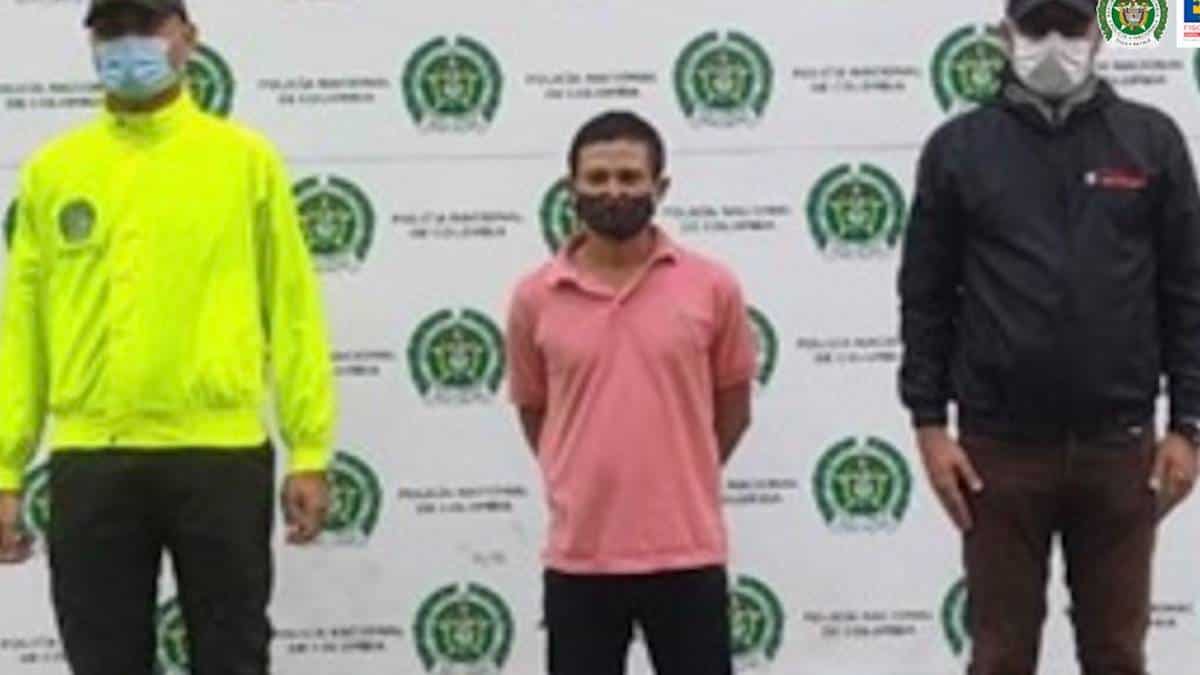 Hombre detenido por homicidio - Foto Fiscalia. Cárcel para hombre que habría matado a otro por bailar con su novia