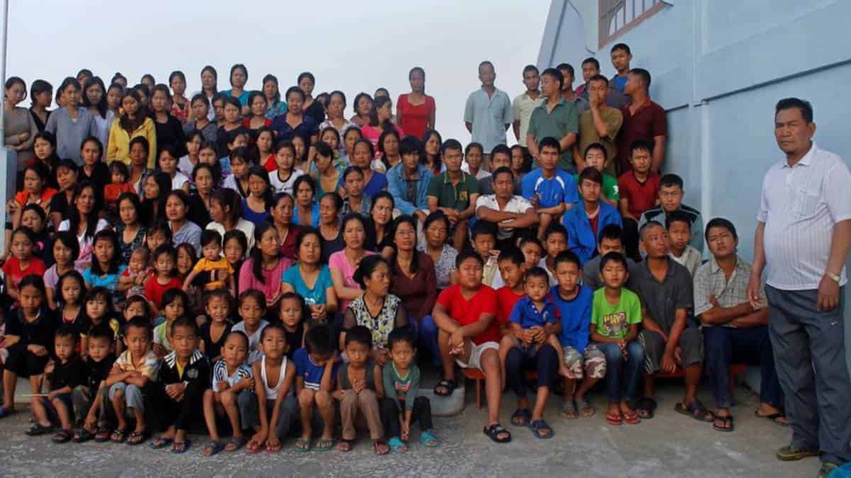 Esta era la familia de Zionnghaka Chana, compuesta en total por 39 esposas y 127 hijos y nietos.