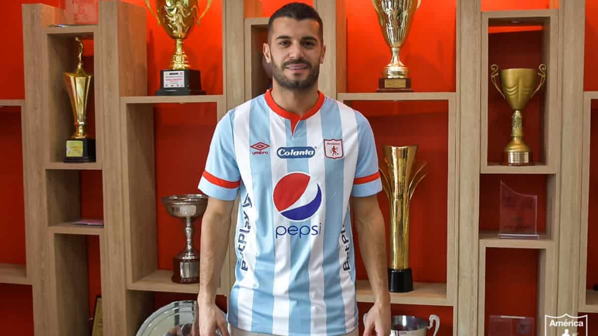 Iago Falque presentado en América de Cali.