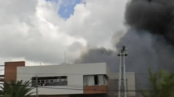 Testigo revela causa de gigantesco incendio en fábrica de colchones Testigo revela causa de gigantesco incendio en fábrica de colchones
