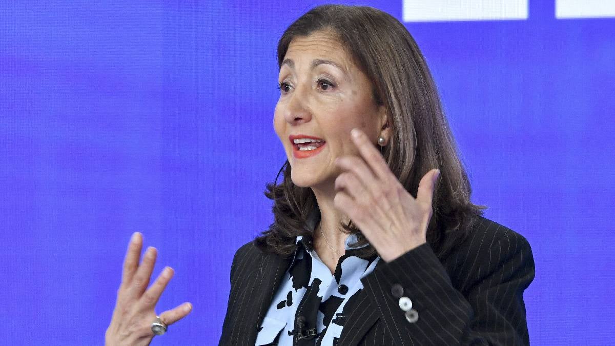 Ingrid Betancourt defiende sus reuniones con Uribe
