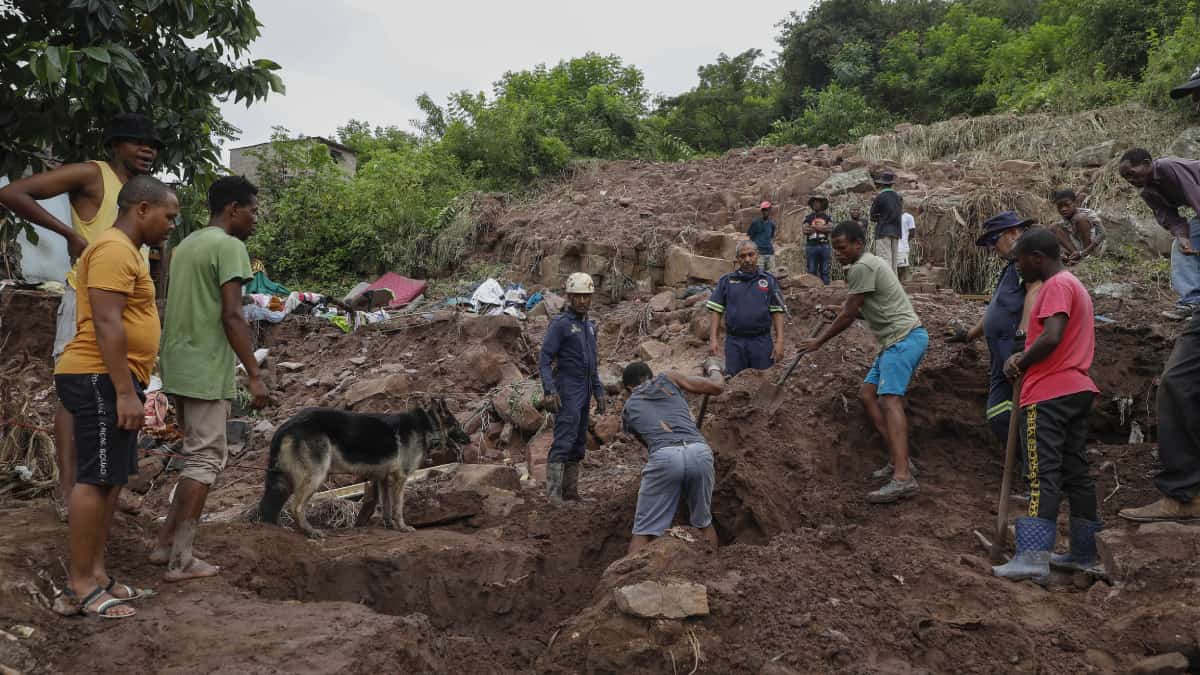 Inundaciones de Sudáfrica dejan cerca de 450 personas muertas