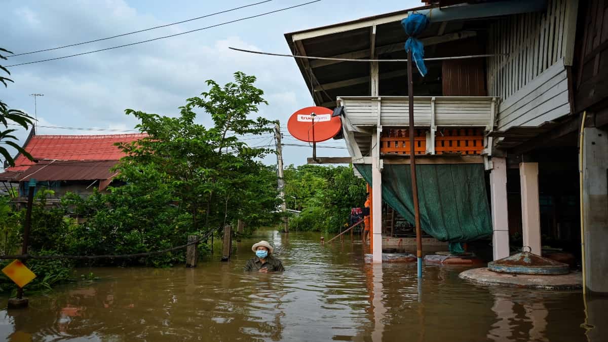 Inundaciones en Tailandia dejan seis muertos y miles de casas anegadas.