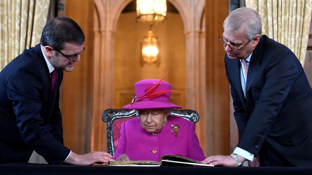 Isabel II Foto: Spencer Platt - AFP / Príncipe Andrés privado de sus honores reales para proteger la realeza