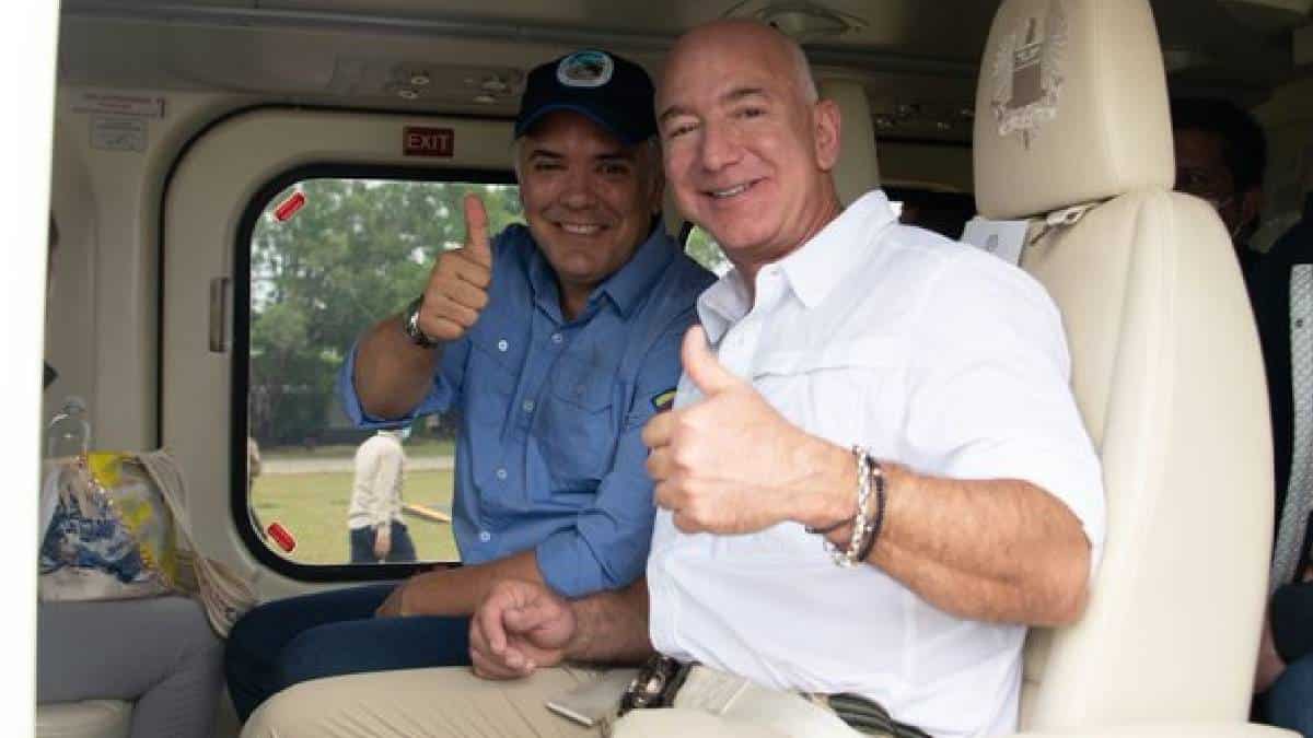Ivan Duque y Jeff Bezos - Foto Twitter @IvanDuque Jeff Bezos e Iván Duque visitaron el Parque Natural Chiribiquete