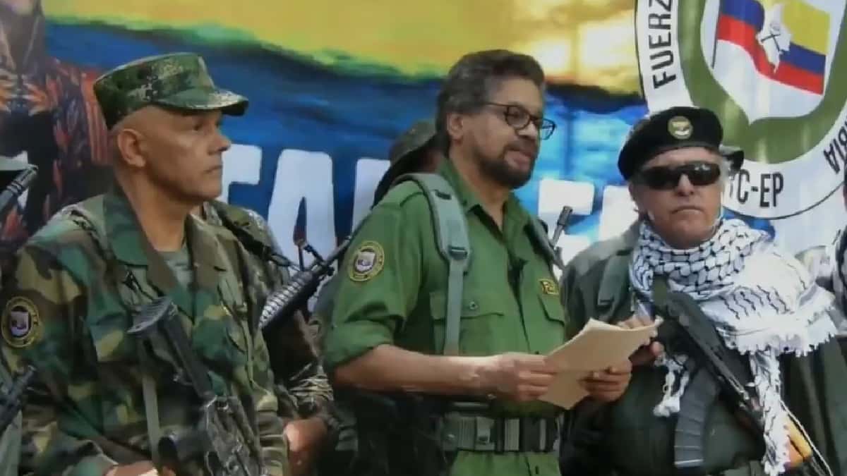 Iván Márquez (centro)