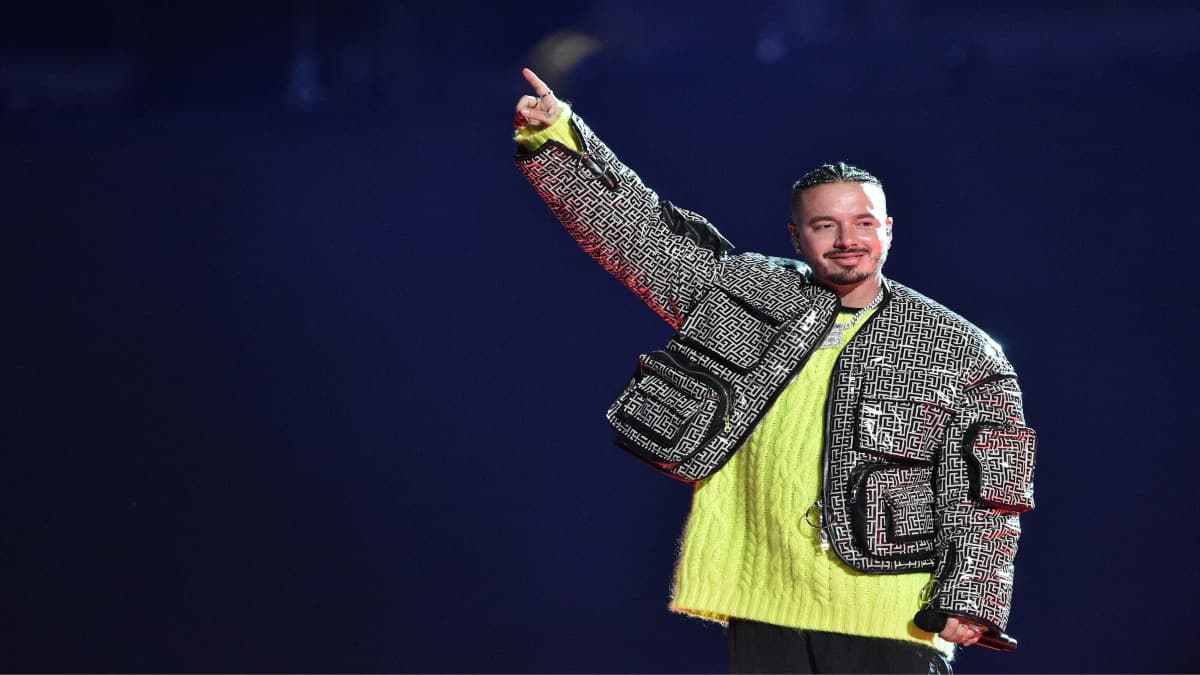 J Balvin desata fuertes criticas por controversial tweet.