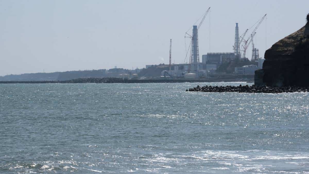 Japón aseguró que tratará el agua contaminada que planea verter al mar