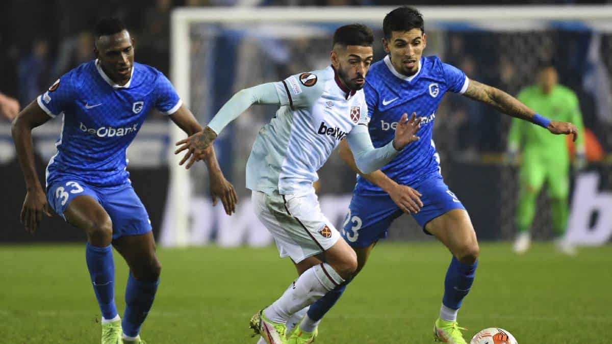 Jhon Lucumí y Daniel Muñoz - AFP Defensor colombiano del Genk interesa a gigante italiano