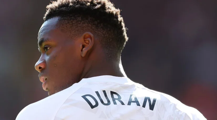 Jhon Durán podría salir de Aston Villa para ir al Milan