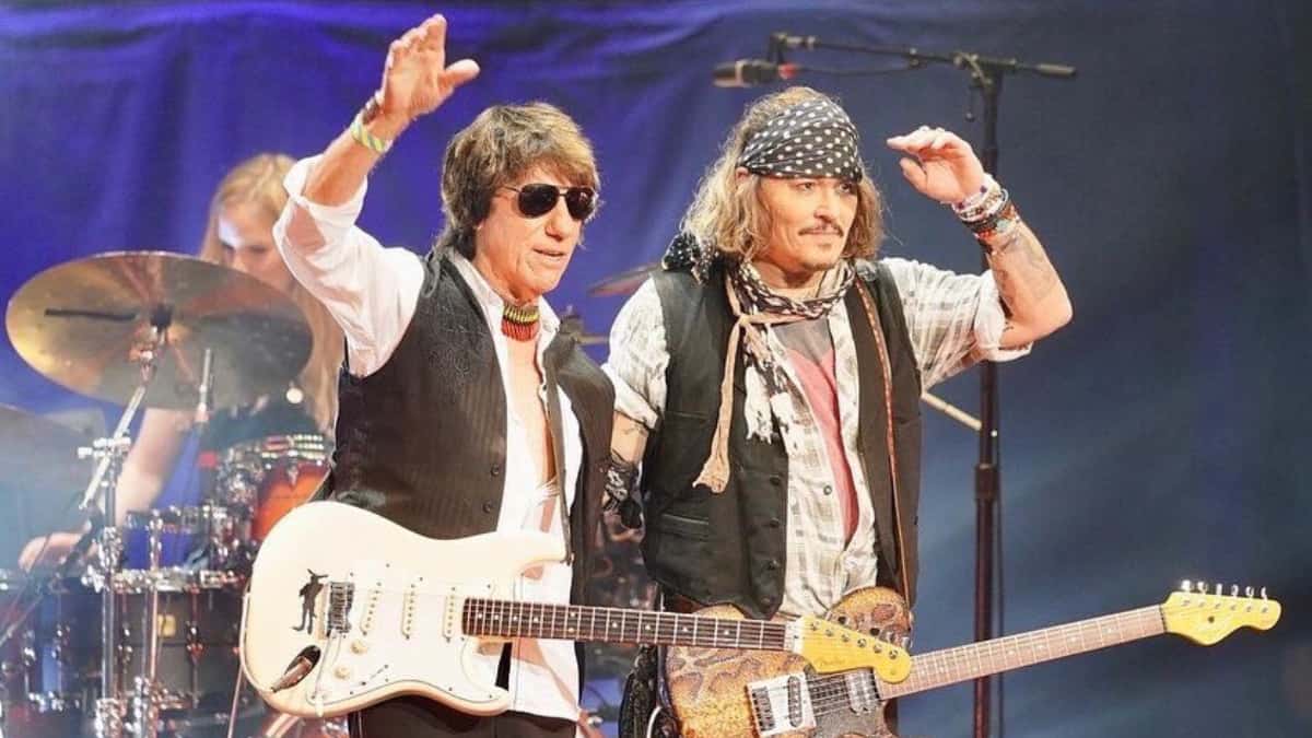 Johnny Depp reaparece y sorprende cantando en concierto