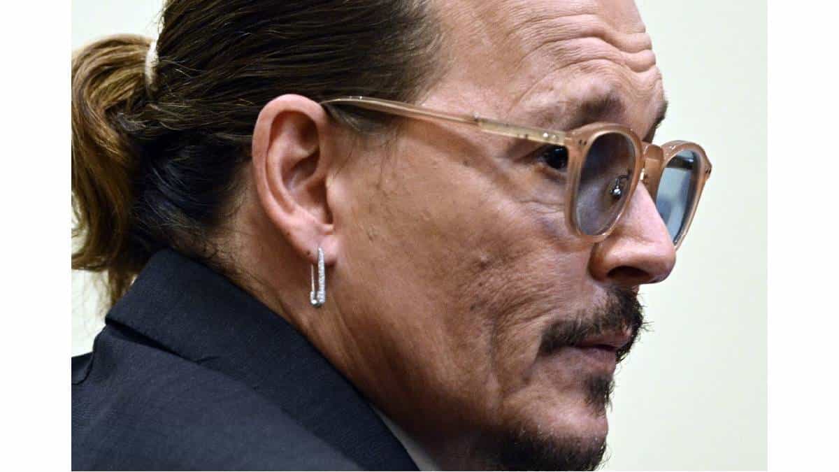 Depp escribió en Instagram que los grabados se venderían en línea en Castle Fine Art, que administra una red de galerías británicas.