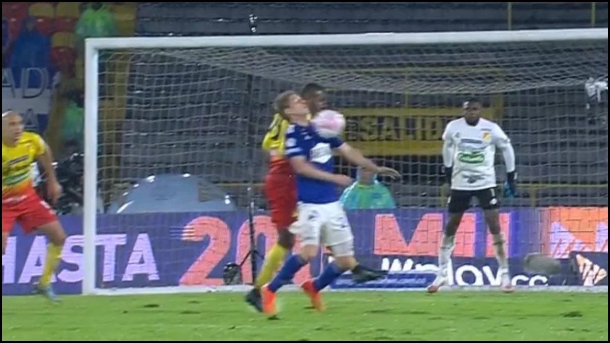 ¿Era penal? La polémica acción en el juego entre Millonarios vs Pereira ...