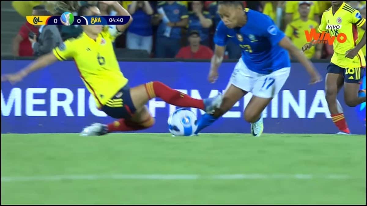 Jugada polémica en la final