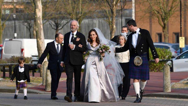 Julian Assange, fundador de WikiLeaks, se casó en la cárcel con su exabogada