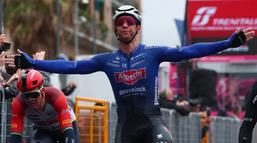 Kaden Groves se salvó de las caídas y se quedó la quinta etapa del Giro del Italia