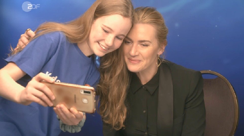 Foto: Captura del video El tierno y emotivo gesto de la protagonista de la película Titanic, con una periodista infantil, fue viral en redes sociales