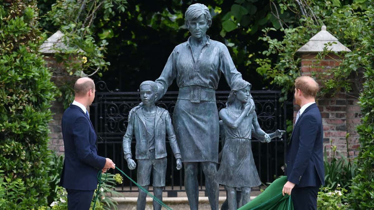Estatua de la princesa Diana en el Palacio de Kensington
