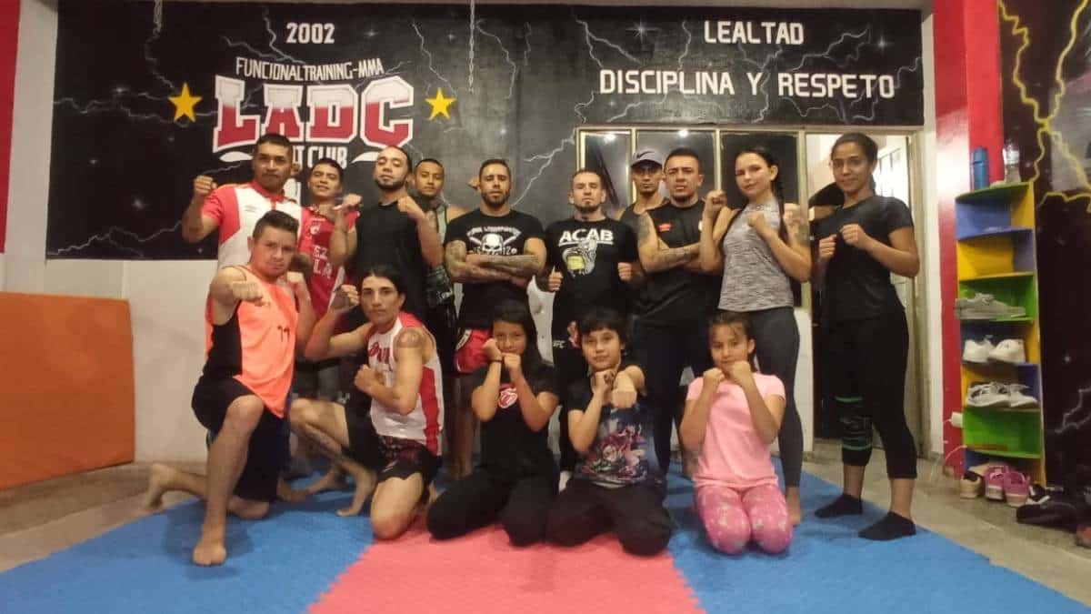 Barras bravas se abren camino en las artes marciales