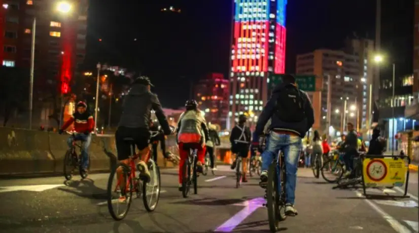 Los ciudadanos podrán disfrutar de más de 95 kilómetros de ciclovía nocturna.