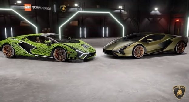 Lamborghini en Lego y original.
