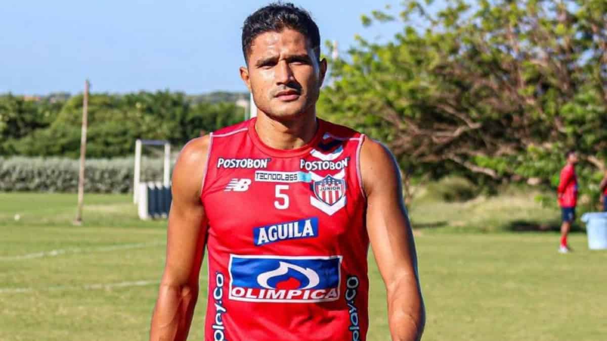 Larry Vásquez / Junior