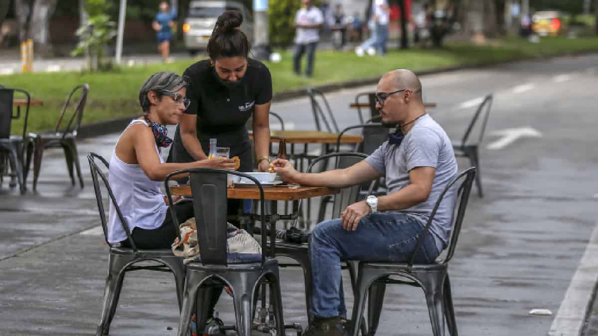 En EE.UU. las latinas trabajan 10 meses más para ganar lo mismo que un americano
