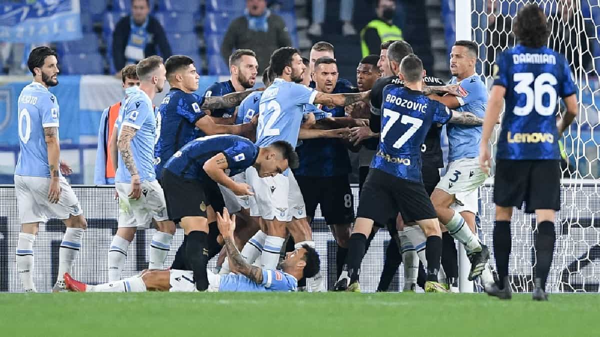 A los golpes terminaron los jugadores de Lazio e Inter