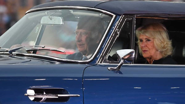 ¡A la moda! Así luce la Barbie creada para la reina Camila ¡A la moda! Así luce la Barbie creada para la reina Camila