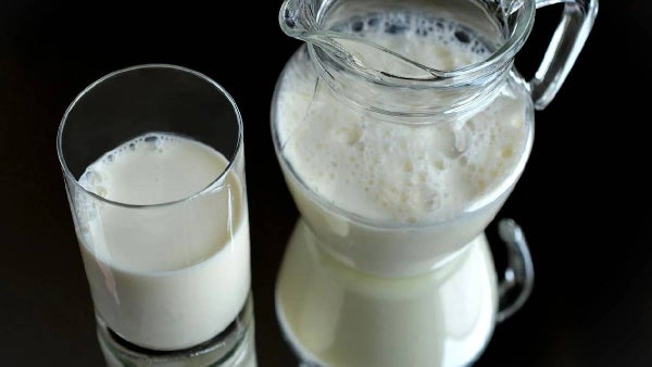 Empresa de lácteos responde ante investigación por la presunta adulteración de leche