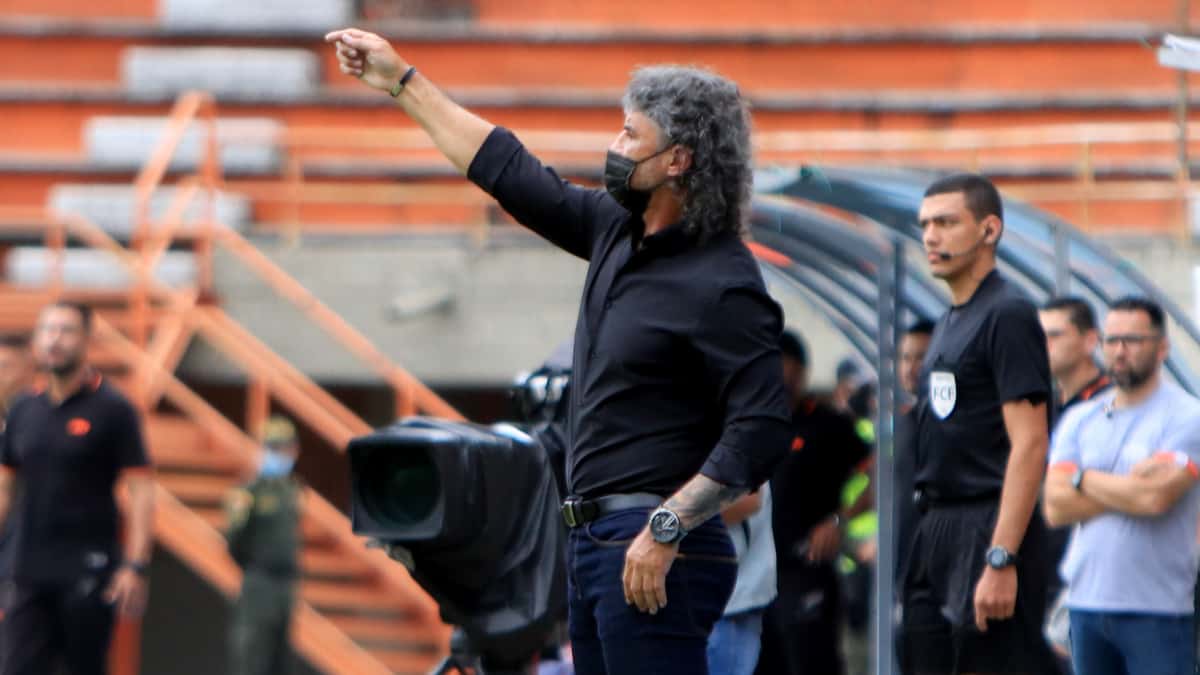 Leonel Álvarez denunció amenazas por parte de personal de Envigado