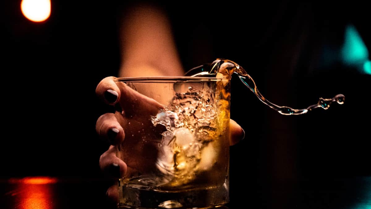 Japón busca que jóvenes consuman más alcohol