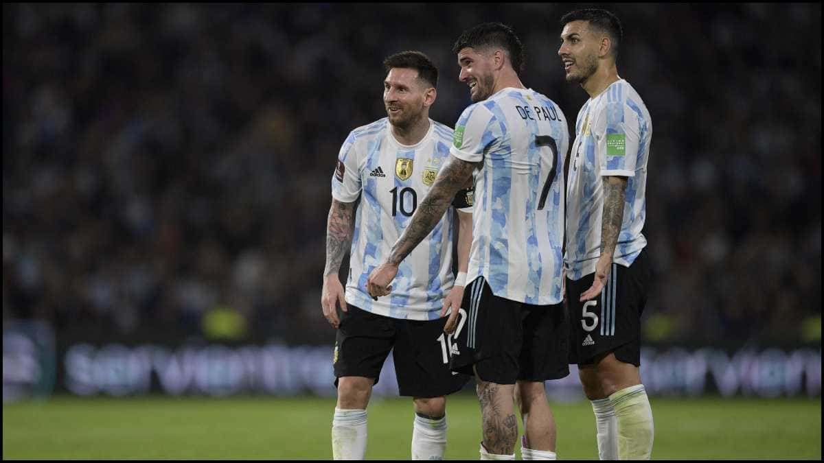 Lionel Messi y Leandro Paredes