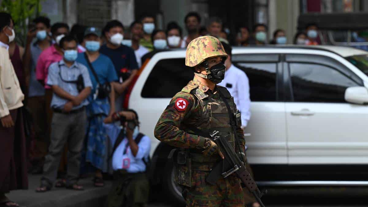 Aumentan los llamados a la desobediencia tras golpe de Estado en Birmania