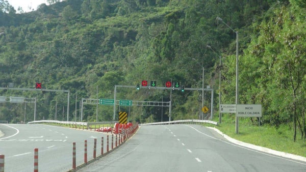 Así quedaron las tarifas de los peajes y el costo total del viaje para cada categoría tras la reducción en la vía al Llano Así quedaron las tarifas de los peajes y el costo total del viaje para cada categoría tras la reducción en la vía al Llano