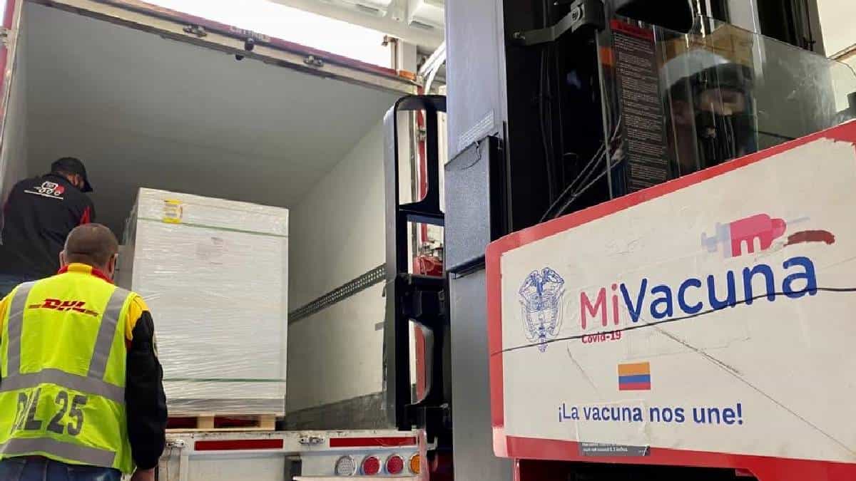Llega nuevo lote de 2.1 millones de dosis de Sinovac a Colombia