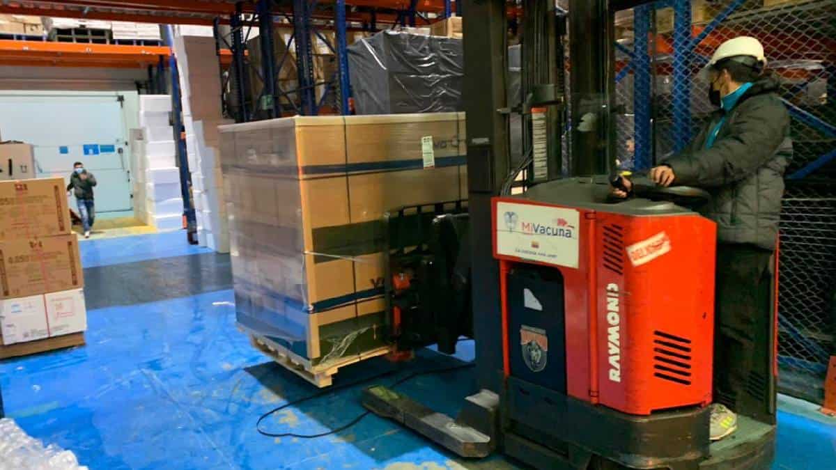 El ministro de Salud, Fernando Ruiz, publicó en su cuenta de Twitter la noticia de que un nuevo lote de vacunas Janssen contra el covid-19 llegó al país.