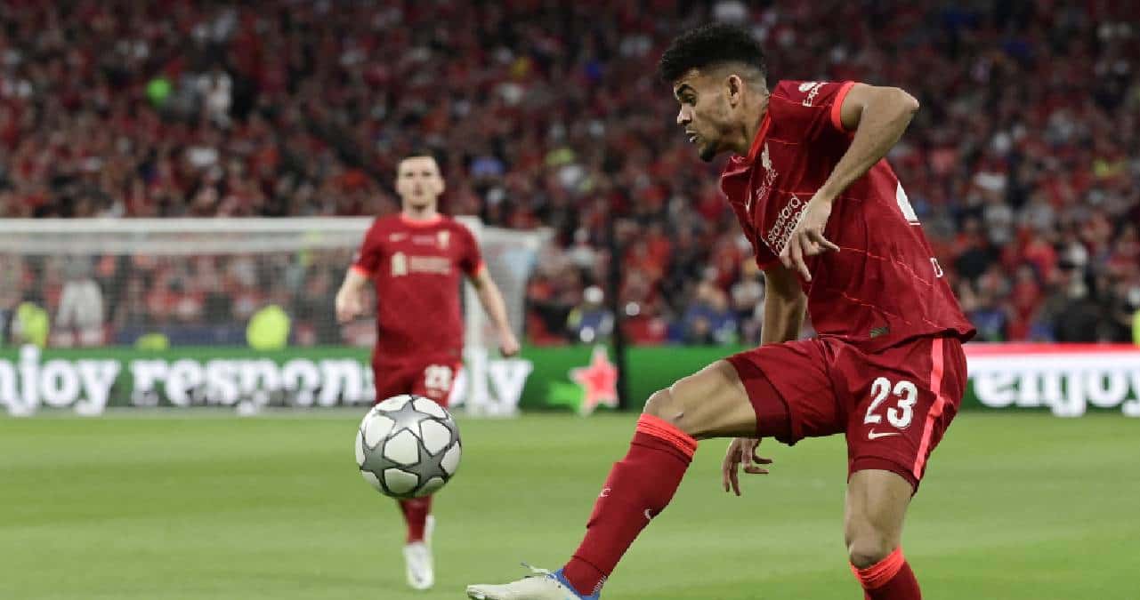 Golazo de cabeza de Luis Díaz