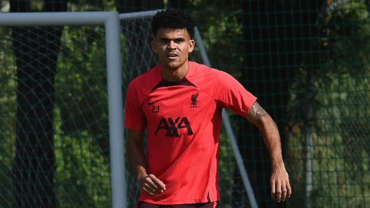 Luis Díaz recayó de su lesión de rodilla con Liverpool. / Foto: @lfc. Luis-Diaz-recaida-lesion-2022