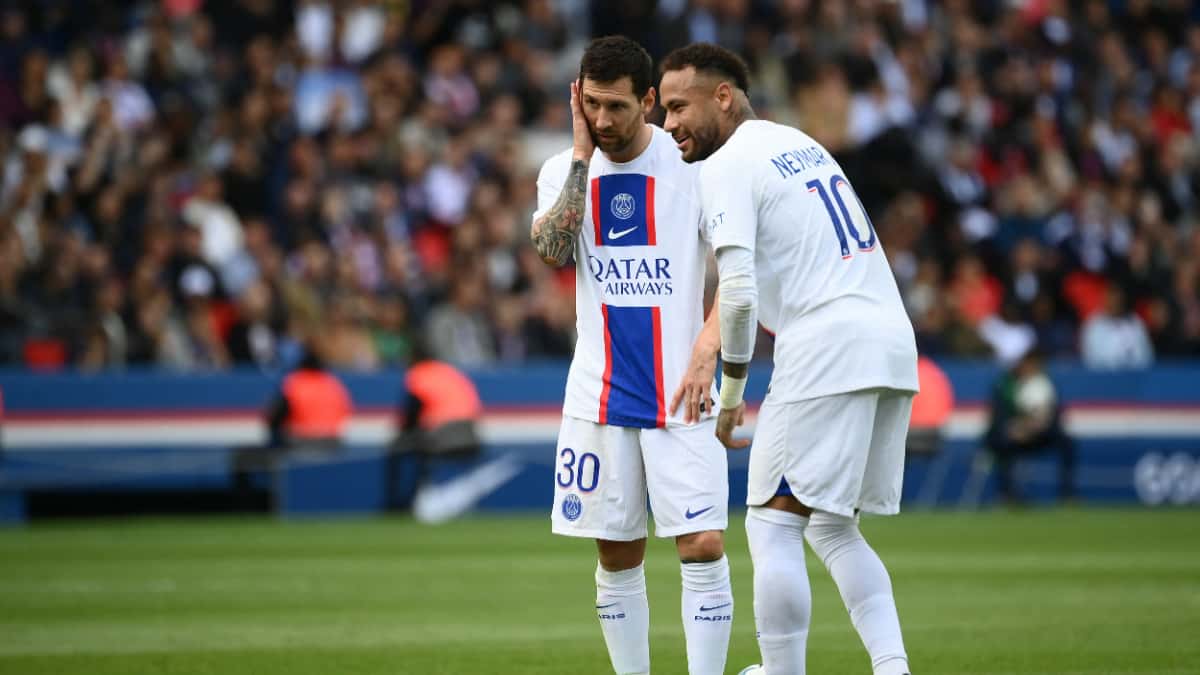 Lionel Messi y Neymar durante el partido que ganaron este sábado.