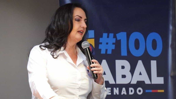 María F. Cabal respondió a las declaraciones de María C. Tarazona sobre el funeral de Miguel Uribe