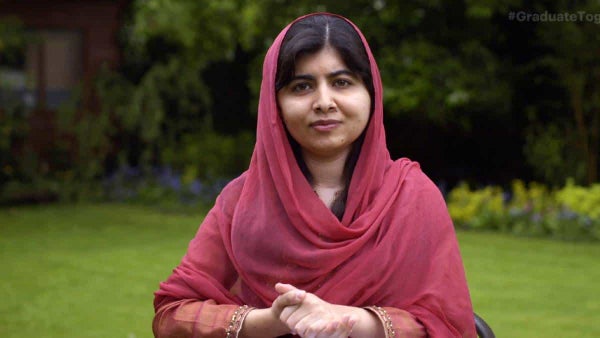 "Como muchas mujeres, temo por mis hermanas afganas": Malala Yousafzai
